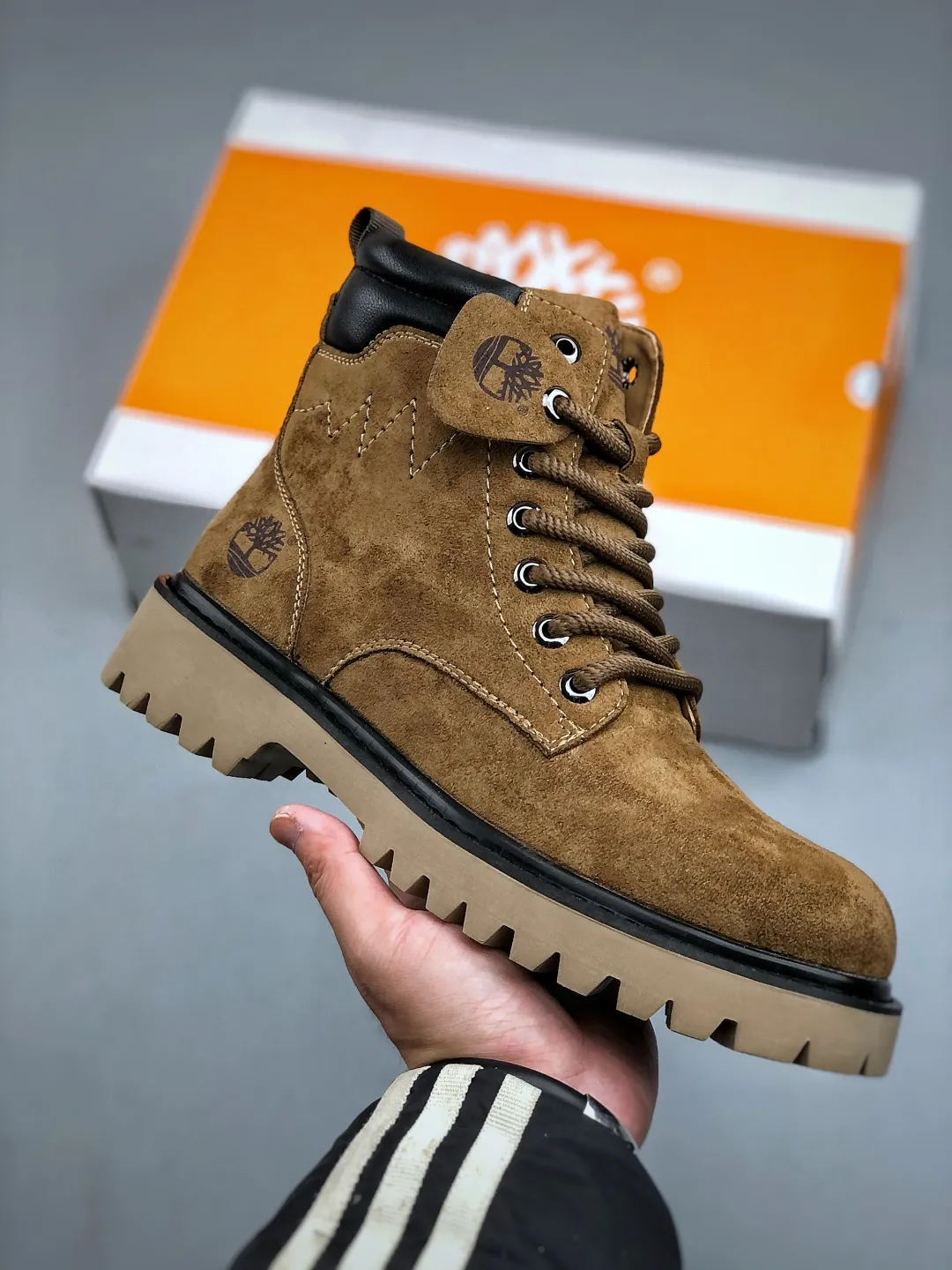 Local 💰640 supports store opening new goods 🚀 #Timberland Timberland/Timberland new autumn and winter products essential outdoor leisure rhubarb boots series for autumn and winter #Guangdong Dachang quality original box original packaging fashion trend matching fabrics made of Italian 🇮🇹 top matte fine-grained cowhide lightweight outsole with anti-odor and anti-corrosion genuine leather latex insoles from outsole to hardware are made from OEM raw materials Same as the original Goodyear's never-opening glue process. Good products don't kill pigs. The quality of the first order is strictly controlled. Exclusively released on the entire network. The quality is beyond doubt. The full set of official website unified packaging gives you a perfect wearing experience. The quality is exquisite and durable. A must-have for sportsmen. Specializes in not looking handsome. High-quality feet feel first-class. This winter, it is specially used for outdoor cold protection. Daily casual matching. Size: 38-44 (leather shoe size)